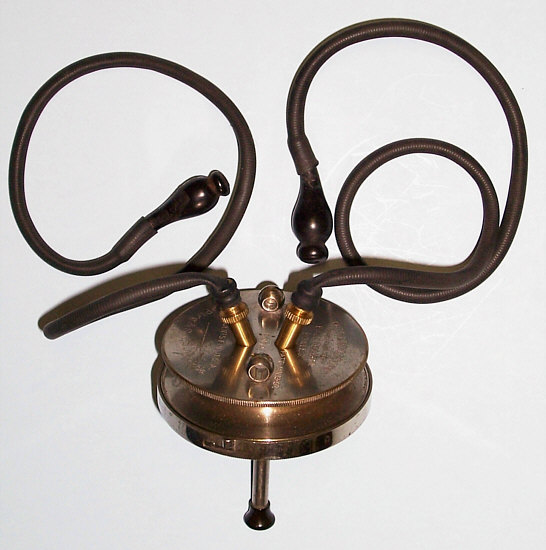 Samas on praegu kõige populaarsem meditsiinitöötajate hulgas stetoskoopi ja fonendoskoopi - stetofonendoskoopi - kombineeritud versioon (“kaks ühes”)